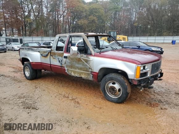 ✅ 1989 GMC Sierra 1500 • VIN: 2GTHC39N0K1511984 • Lot: 84058734. Wystawiony na Copart z przebiegiem Nie podano. Bezpłatny archiwum sprzedaży aukcyjnych z USA i szczegółowy raport historii pojazdu na DreamBid. Zdjęcie 4.