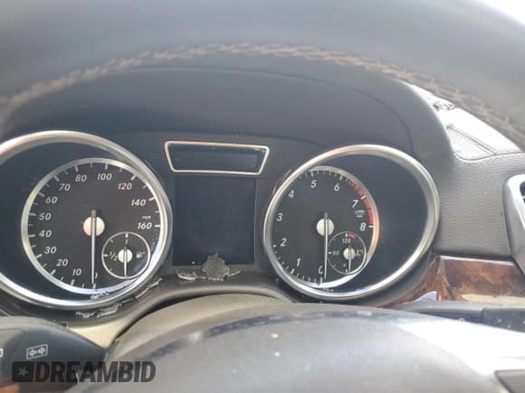 ✅ 2015 Mercedes-Benz GL 550 • VIN: 4JGDF7DE1FA498951 • Lot: 91496875. Wystawiony na Copart z przebiegiem Nie podano. Bezpłatny archiwum sprzedaży aukcyjnych z USA i szczegółowy raport historii pojazdu na DreamBid. Zdjęcie 9.