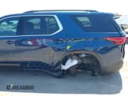 ✅ 2022 Chevrolet Traverse LT Cloth • VIN: 1GNERGKW1NJ104429 • Lot: 43174772. Wystawiony na IAAI z przebiegiem 66 873 mil. Bezpłatny archiwum sprzedaży aukcyjnych z USA i szczegółowy raport historii pojazdu na DreamBid. Zdjęcie 6.