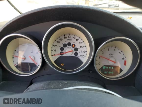 2008 Dodge Caliber SXT z VIN 1B3HB48B58D655965, wystawiony jako Copart lot #70965004 z przebiegiem 167 698 mil mil oraz Szkoda całkowita • Salvage title. Historia ofert i sprzedaży dostępna na DreamBid. Obrazek 9.