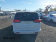 ✅ 2017 Chrysler Pacifica LX • VIN: 2C4RC1CG8HR521157 • Lot: 43709557. Wystawiony na IAAI z przebiegiem 104 885 mil. Bezpłatny archiwum sprzedaży aukcyjnych z USA i szczegółowy raport historii pojazdu na DreamBid. Zdjęcie 15.