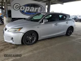 ✅ 2012 Lexus CT 200h Premium • VIN: JTHKD5BH9C2069080 • Lot: 92944965. Wystawiony na Copart z przebiegiem 196 230 mil. Bezpłatny archiwum sprzedaży aukcyjnych z USA i szczegółowy raport historii pojazdu na DreamBid. Zdjęcie 1.