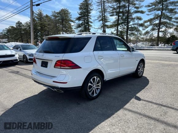 ✅ 2017 Mercedes-Benz GLE 550e • VIN: 4JGDA6DB8HA852708 • Лот: 45331603. Опубликован ранее на Copart с пробегом 142 381 миль. Бесплатный доступ к архиву аукционных продаж из США и подробный отчёт об истории автомобиля на DreamBid. Изображение 3.