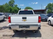 ✅ 2017 Chevrolet Silverado 2500HD LT • VIN: 1GC1KVEYXHF219437 • Lot: 42540161. Wystawiony na IAAI z przebiegiem 195 591 mil. Bezpłatny archiwum sprzedaży aukcyjnych z USA i szczegółowy raport historii pojazdu na DreamBid. Zdjęcie 15.