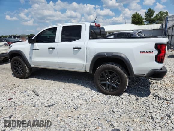✅ 2024 Chevrolet Colorado 4WD Trail Boss • VIN: 1GCPTEEK1R1307598 • Лот: 69098645. Опубликован ранее на Copart с пробегом 7 010 миль. Бесплатный доступ к архиву аукционных продаж из США и подробный отчёт об истории автомобиля на DreamBid. Изображение 2.