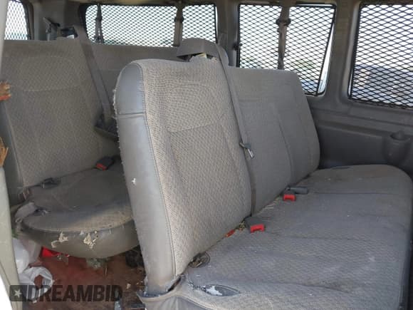 ✅ 2015 Chevrolet Express Passenger 1LS • VIN: 1GAZGZFG0F1156773 • Лот: 43567680. Опубликован ранее на IAAI с пробегом 198 793 миль. Бесплатный доступ к архиву аукционных продаж из США и подробный отчёт об истории автомобиля на DreamBid. Изображение 8.