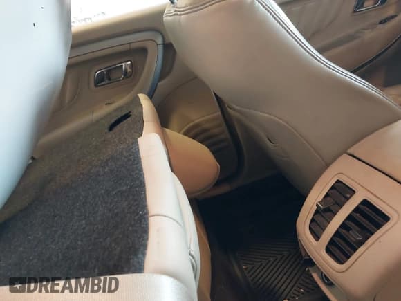 ✅ 2017 Ford Taurus SEL • VIN: 1FAHP2E86HG116904 • Lot: 43152326. Wystawiony na IAAI z przebiegiem 124 597 mil. Bezpłatny archiwum sprzedaży aukcyjnych z USA i szczegółowy raport historii pojazdu na DreamBid. Zdjęcie 8.