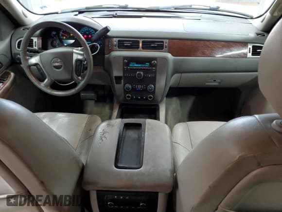 ✅ 2007 GMC Yukon SLE • VIN: 1GKFC13J77R100523 • Lot: 84775775. Wystawiony na Copart z przebiegiem 293 929 mil. Bezpłatny archiwum sprzedaży aukcyjnych z USA i szczegółowy raport historii pojazdu na DreamBid. Zdjęcie 8.