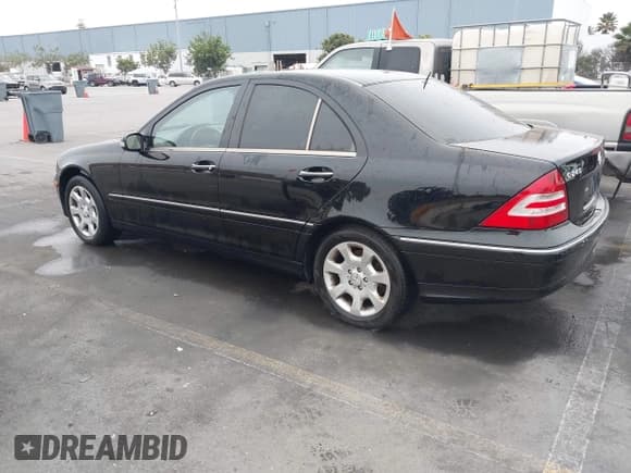 ✅ 2005 Mercedes-Benz C 240 • VIN: WDBRF81J95F702929 • Lot: 43599254. Wystawiony na IAAI z przebiegiem 200 315 mil. Bezpłatny archiwum sprzedaży aukcyjnych z USA i szczegółowy raport historii pojazdu na DreamBid. Zdjęcie 3.