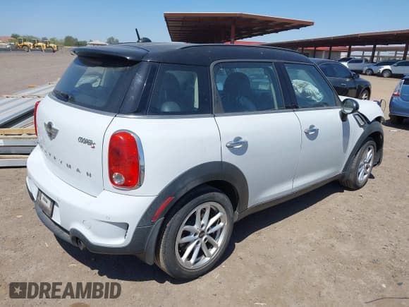✅ 2016 MINI Countryman S • VIN: WMWZC3C54GWT08011 • Lot: 42274242. Wystawiony na IAAI z przebiegiem 99 183 mil. Bezpłatny archiwum sprzedaży aukcyjnych z USA i szczegółowy raport historii pojazdu na DreamBid. Zdjęcie 4.