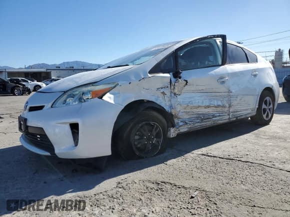 ✅ 2015 Toyota Prius Three • VIN: JTDKN3DU5F1921447 • Lot: 82403845. Listed on Copart with 238,548 mi. Free auction sales archive from the USA and detailed vehicle history report at DreamBid. Image 1.