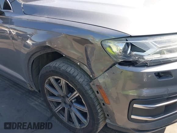 ✅ 2017 Audi Q7 Premium • VIN: WA1AAAF71HD010675 • Lot: 41956959. Listed on IAAI with 136,549 mi. Free auction sales archive from the USA and detailed vehicle history report at DreamBid. Image 6.