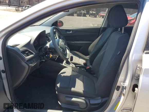 2019 Hyundai Accent SE z VIN 3KPC24A38KE059914, wystawiony jako Copart lot #64839653 z przebiegiem 46 119 mil mil oraz . Historia ofert i sprzedaży dostępna na DreamBid. Obrazek 7.