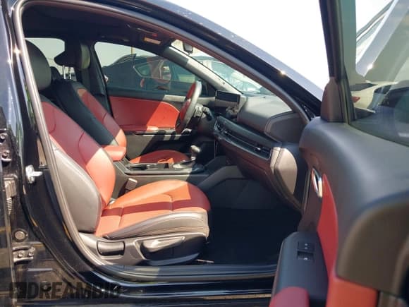 ✅ 2025 Kia K4 GT-Line • VIN: 3KPFW4DE2SE103520 • Lot: 43056059. Listed on IAAI with 8,016 mi. Free auction sales archive from the USA and detailed vehicle history report at DreamBid. Image 5.