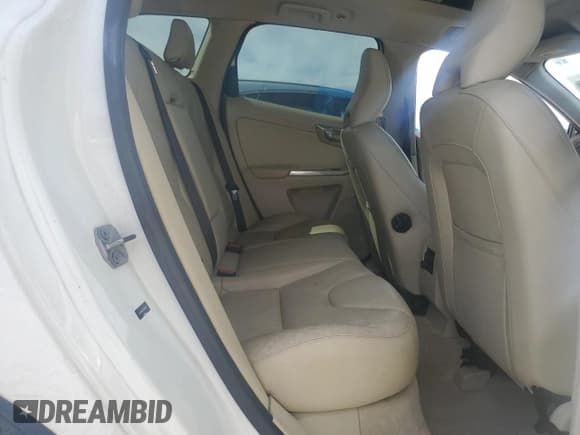 ✅ 2015 Volvo XC60 T5 • VIN: YV4612RK0F2629419 • Lot: 85158295. Wystawiony na Copart z przebiegiem 131 619 mil. Bezpłatny archiwum sprzedaży aukcyjnych z USA i szczegółowy raport historii pojazdu na DreamBid. Zdjęcie 10.