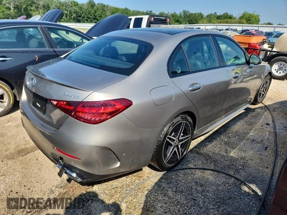 ✅ 2024 Mercedes-Benz C 300 • VIN: W1KAF4HB0RR185990 • Lot: 68674795. Wystawiony na Copart z przebiegiem Nie podano. Bezpłatny archiwum sprzedaży aukcyjnych z USA i szczegółowy raport historii pojazdu na DreamBid. Zdjęcie 3.