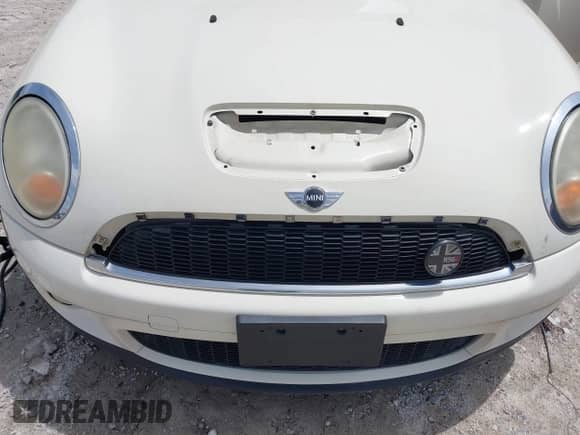 2010 MINI Hardtop S с VIN WMWMF7C58ATW89203, выставлен на аукционе IAAI как лот 42393373 с пробегом 148 302 миль миль и . История ставок и продаж доступна на DreamBid. Изображение 6.