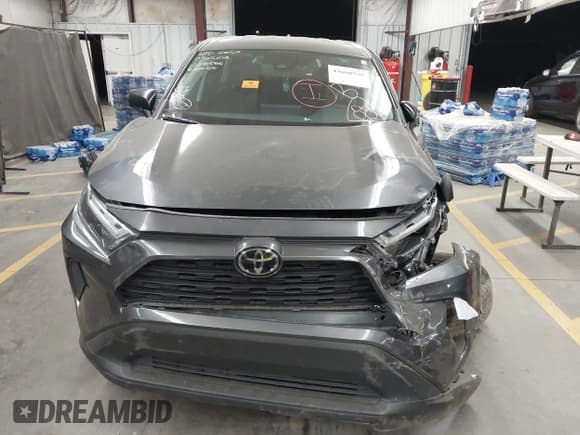 ✅ 2023 Toyota RAV4 LE • VIN: 2T3H1RFV6PC220306 • Lot: 43660739. Wystawiony na IAAI z przebiegiem 30 922 mil. Bezpłatny archiwum sprzedaży aukcyjnych z USA i szczegółowy raport historii pojazdu na DreamBid. Zdjęcie 12.