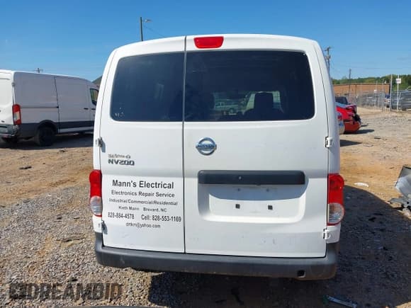✅ 2018 Nissan NV200 SV • VIN: 3N6CM0KN3JK698315 • Lot: 43183932. Listed on IAAI with 107,875 mi. Free auction sales archive from the USA and detailed vehicle history report at DreamBid. Image 16.