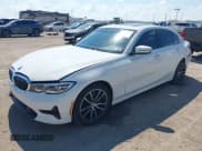 ✅ 2019 BMW 3 Series 330i xDrive • VIN: WBA5R7C50KAJ79632 • Лот: 43361733. Опубликован ранее на IAAI с пробегом 61 574 миль. Бесплатный доступ к архиву аукционных продаж из США и подробный отчёт об истории автомобиля на DreamBid. Изображение 2.