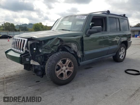 ✅ 2008 Jeep Commander Sport • VIN: 1J8HH48K28C128042 • Lot: 71434025. Wystawiony na Copart z przebiegiem 242 296 mil. Bezpłatny archiwum sprzedaży aukcyjnych z USA i szczegółowy raport historii pojazdu na DreamBid. Zdjęcie 1.