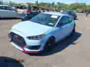 2020 Hyundai Veloster z VIN KMHT36AH8LU003913, wystawiony jako IAAI lot #42217722 z przebiegiem 33 996 mil mil oraz . Historia ofert i sprzedaży dostępna na DreamBid. Obrazek 2.