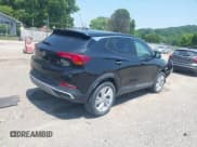 ✅ 2024 Buick Encore GX Preferred • VIN: KL4AMBSL3RB123105 • Lot: 42456840. Wystawiony na IAAI z przebiegiem 28 090 mil. Bezpłatny archiwum sprzedaży aukcyjnych z USA i szczegółowy raport historii pojazdu na DreamBid. Zdjęcie 4.