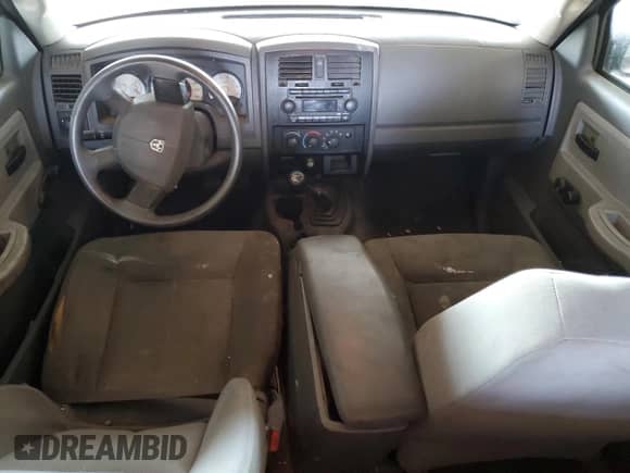 ✅ 2006 Dodge Dakota ST • VIN: 1D7HE28N76S528475 • Лот: 56294484. Размещён на Copart с пробегом Не указан миль. Получите бесплатный доступ к архиву аукционных продаж из США и посмотрите подробный отчёт об истории автомобиля на DreamBid. Изображение 8.