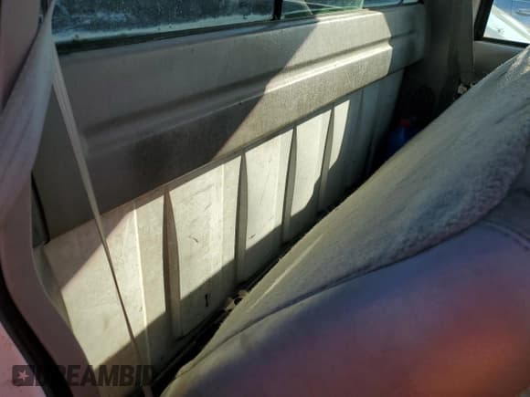 ✅ 1998 GMC Sierra 1500 • VIN: 1GTGC34F2WE503062 • Lot: 56318645. Wystawiony na Copart z przebiegiem 127 640 mil. Bezpłatny archiwum sprzedaży aukcyjnych z USA i szczegółowy raport historii pojazdu na DreamBid. Zdjęcie 10.