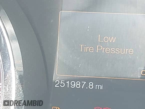 2014 Ford Mustang V6 с VIN 1ZVBP8EM5E5243910, выставлен на аукционе IAAI как лот 42648737 с пробегом 251 987 миль миль и . История ставок и продаж доступна на DreamBid. Изображение 15.