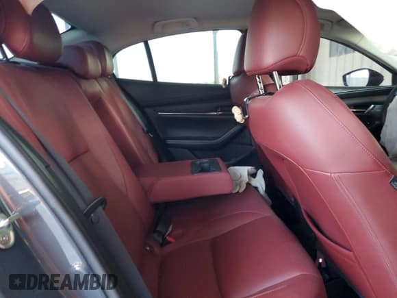 ✅ 2023 Mazda 3 S Carbon Edition • VIN: 3MZBPACM7PM365028 • Lot: 69847295. Wystawiony na Copart z przebiegiem 41 187 mil. Bezpłatny archiwum sprzedaży aukcyjnych z USA i szczegółowy raport historii pojazdu na DreamBid. Zdjęcie 10.