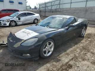 2005 Chevrolet Corvette с VIN 1G1YY24U255125184, выставлен на аукционе Copart как лот 61068644 с пробегом 107 602 миль миль и Списание • Salvage title. История ставок и продаж доступна на DreamBid. Изображение 1.