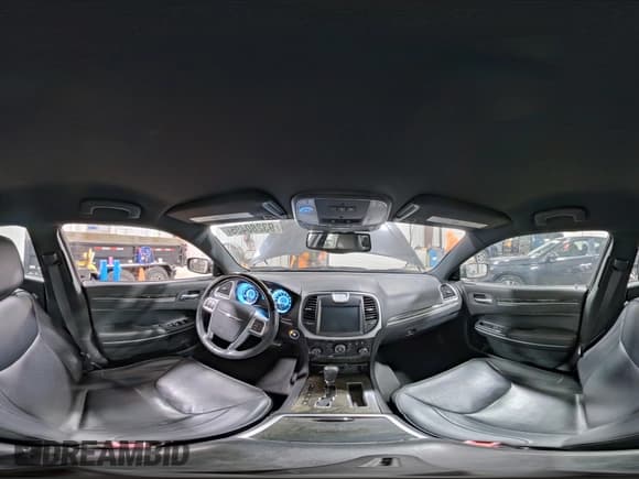 ✅ 2013 Chrysler 300 C • VIN: 2C3CCAKT6DH581107 • Lot: 93280405. Wystawiony na Copart z przebiegiem 107 960 mil. Bezpłatny archiwum sprzedaży aukcyjnych z USA i szczegółowy raport historii pojazdu na DreamBid. Zdjęcie 14.