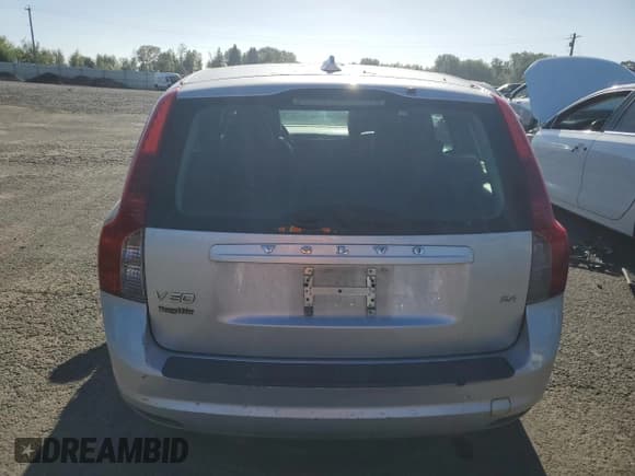 ✅ 2009 Volvo V50 2.4L • VIN: YV1MW390192477648 • Lot: 68756955. Listed on Copart with 134,312 mi. Free auction sales archive from the USA and detailed vehicle history report at DreamBid. Image 6.