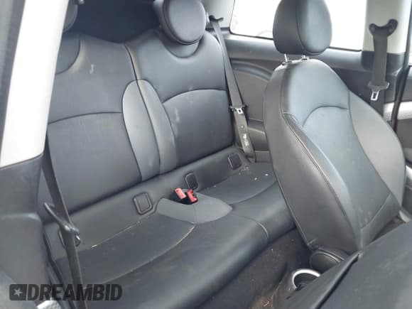 ✅ 2010 MINI Hardtop S • VIN: WMWMF7C58ATZ74239 • Lot: 43741250. Wystawiony na IAAI z przebiegiem 91 566 mil. Bezpłatny archiwum sprzedaży aukcyjnych z USA i szczegółowy raport historii pojazdu na DreamBid. Zdjęcie 8.