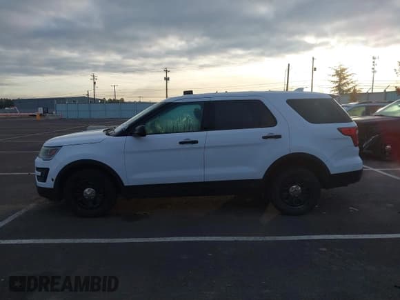 ✅ 2016 Ford Police Interceptor Utility • VIN: 1FM5K8ARXGGA63177 • Lot: 40681723. Wystawiony na IAAI z przebiegiem 156 832 mil. Bezpłatny archiwum sprzedaży aukcyjnych z USA i szczegółowy raport historii pojazdu na DreamBid. Zdjęcie 13.