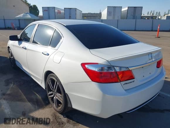 2014 Honda Accord LX with VIN 1HGCR2F35EA082276, listed as a IAAI auction lot 43319568 with 182,956 mi miles and . Bid and sale history available at DreamBid. Image 3.