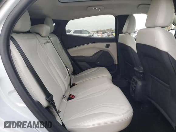 ✅ 2022 Ford Mustang Mach-E Premium • VIN: 3FMTK3SU3NMA57110 • Лот: 91570275. Опубликован ранее на Copart с пробегом 56 064 миль. Бесплатный доступ к архиву аукционных продаж из США и подробный отчёт об истории автомобиля на DreamBid. Изображение 11.