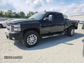 2010 Chevrolet Silverado 1500 LT с VIN 1GCSKSE37AZ126421, выставлен на аукционе Copart как лот 71611845 с пробегом 331 001 миль миль и Списание • Salvage title. История ставок и продаж доступна на DreamBid. Изображение 1.