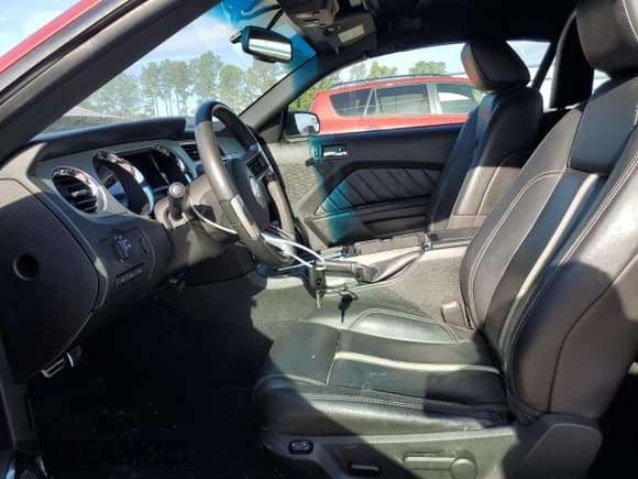 ✅ 2011 Ford Mustang GT Premium • VIN: 1ZVBP8FF4B5159976 • Lot: 85554565. Wystawiony na Copart z przebiegiem 98 163 mil. Bezpłatny archiwum sprzedaży aukcyjnych z USA i szczegółowy raport historii pojazdu na DreamBid. Zdjęcie 7.