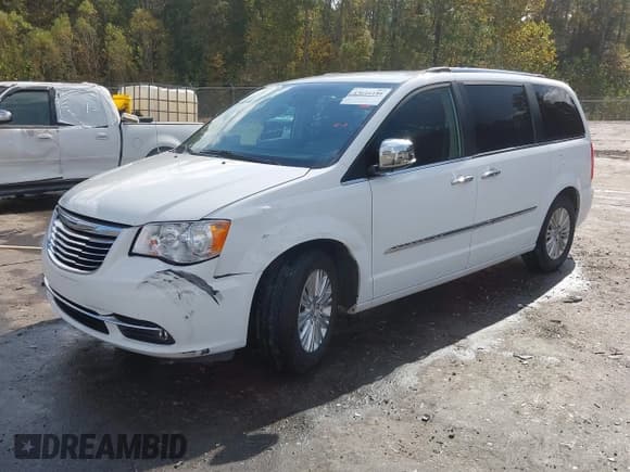 ✅ 2016 Chrysler Town & Country Limited • VIN: 2C4RC1JG3GR208941 • Lot: 43616186. Listed on IAAI with 168,778 mi. Free auction sales archive from the USA and detailed vehicle history report at DreamBid. Image 18.