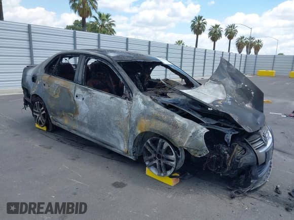 ✅ 2006 Volkswagen Jetta 2.5L • VIN: 3VWRG71K26M708264 • Лот: 42256644. Опубликован ранее на IAAI с пробегом Не указан. Бесплатный доступ к архиву аукционных продаж из США и подробный отчёт об истории автомобиля на DreamBid. Изображение 1.