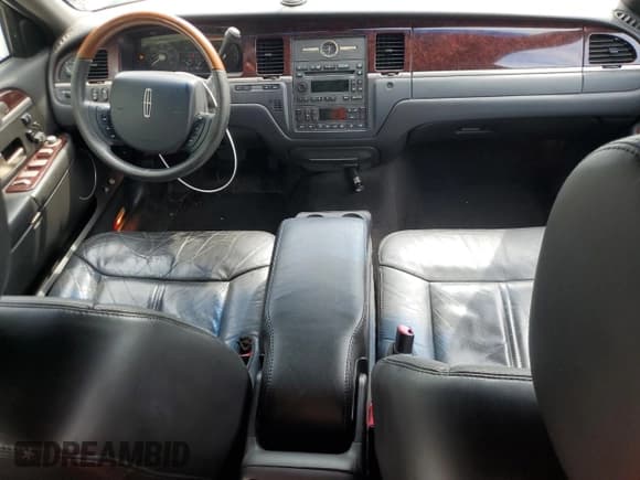 ✅ 2011 Lincoln Town Car Signature Limited • VIN: 2LNBL8CV4BX757294 • Lot: 69808014. Listed on Copart with 159,069 mi. Free auction sales archive from the USA and detailed vehicle history report at DreamBid. Image 8.