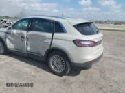 ✅ 2020 Lincoln Nautilus Standard • VIN: 2LMPJ6J95LBL09249 • Lot: 42106717. Wystawiony na IAAI z przebiegiem 33 243 mil. Bezpłatny archiwum sprzedaży aukcyjnych z USA i szczegółowy raport historii pojazdu na DreamBid. Zdjęcie 3.