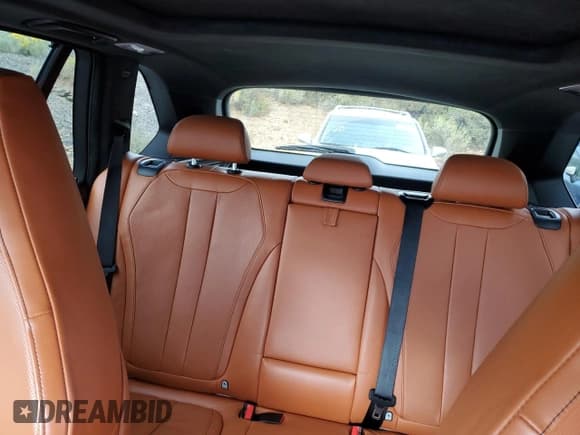 ✅ 2015 BMW X5 M • VIN: 5YMKT6C54F0C89252 • Lot: 81781995. Wystawiony na Copart z przebiegiem Nie podano. Bezpłatny archiwum sprzedaży aukcyjnych z USA i szczegółowy raport historii pojazdu na DreamBid. Zdjęcie 10.