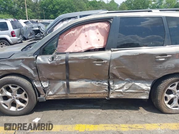 ✅ 2017 Subaru Forester Touring • VIN: JF2SJATC7HH523709 • Lot: 42147986. Wystawiony na IAAI z przebiegiem 146 807 mil. Bezpłatny archiwum sprzedaży aukcyjnych z USA i szczegółowy raport historii pojazdu na DreamBid. Zdjęcie 6.