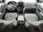 ✅ 2004 Toyota Sienna LE • VIN: 5TDZA23C04S131339 • Lot: 86641675. Wystawiony na Copart z przebiegiem 151 374 mil. Bezpłatny archiwum sprzedaży aukcyjnych z USA i szczegółowy raport historii pojazdu na DreamBid. Zdjęcie 8.