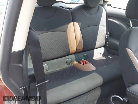 2011 MINI Hardtop with VIN WMWSU3C55BT181956, listed as a IAAI auction lot 42564011 with 106,430 mi miles and . Bid and sale history available at DreamBid. Image 8.