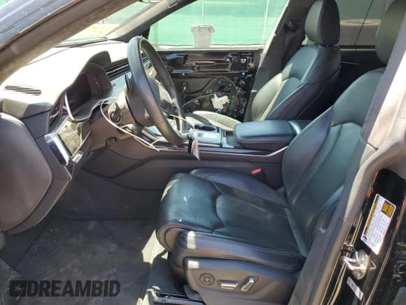 ✅ 2020 Audi Q8 Prestige • VIN: WA1FVAF18LD001941 • Лот: 61498385. Опубликован ранее на Copart с пробегом 29 634 миль. Бесплатный доступ к архиву аукционных продаж из США и подробный отчёт об истории автомобиля на DreamBid. Изображение 7.