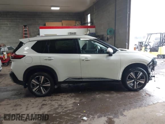 ✅ 2023 Nissan Rogue Platinum • VIN: JN8BT3DD0PW314242 • Lot: 42322696. Wystawiony na IAAI z przebiegiem 30 412 mil. Bezpłatny archiwum sprzedaży aukcyjnych z USA i szczegółowy raport historii pojazdu na DreamBid. Zdjęcie 13.